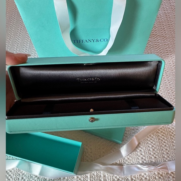 Tiffany & Co. Blue Gift Set Bag, Box and hinged bracelet box - Picture 5 of 6
